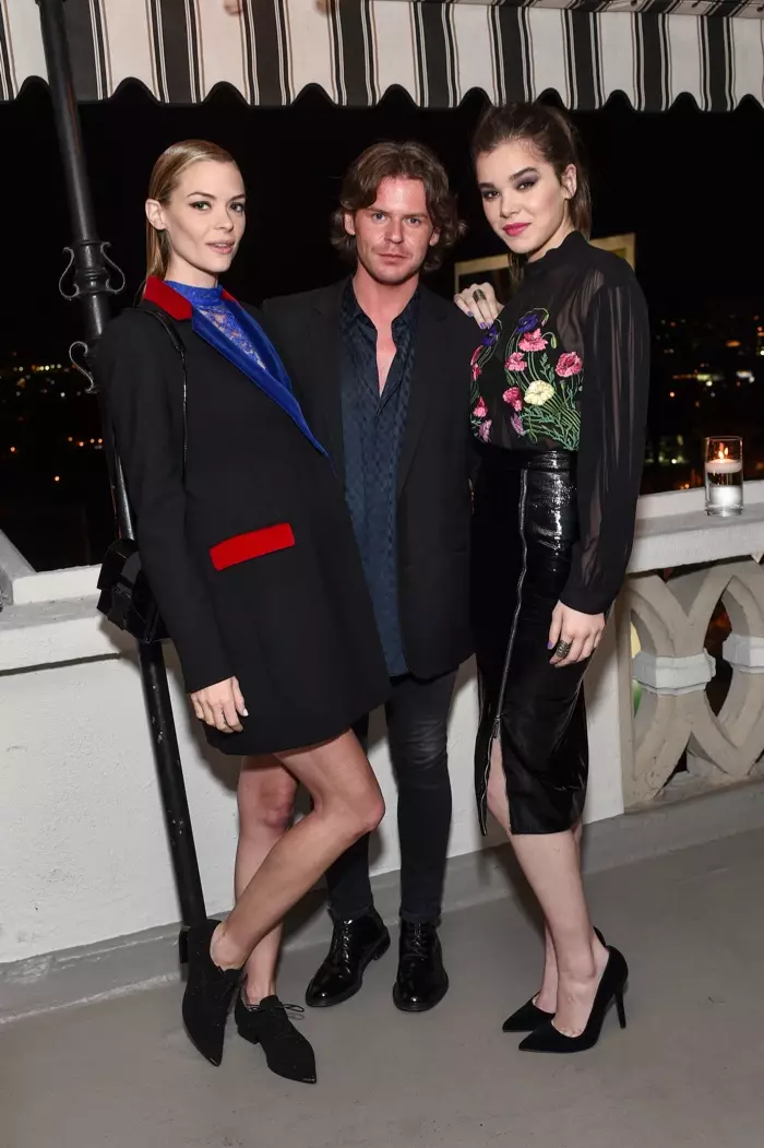 Jaime King ni Christopher Kane, onise apẹẹrẹ Christopher Kane & Hailee Steinfeld ni Christopher Kane. Fọto: Stefanie Keenan / Getty Images