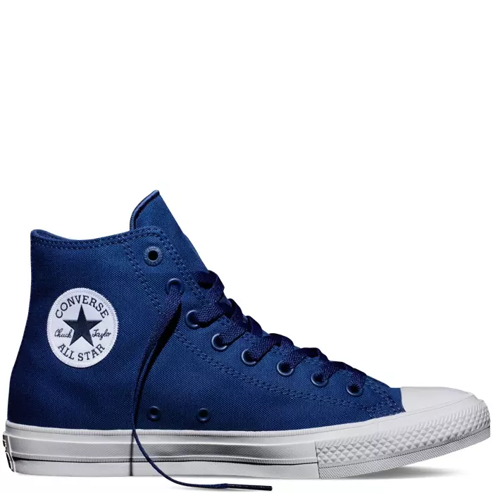 Converse Chuck II Hi Top yn Blau beskikber foar $ 75,00