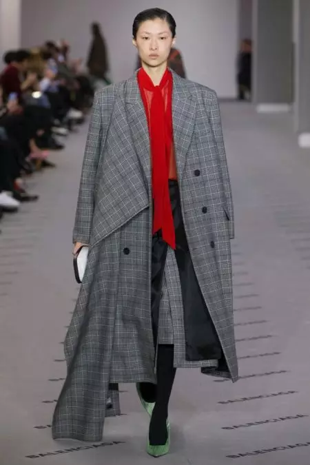 Balenciaga ji bo Payîzê 2017 Luxe-ya Bêhêz peyda dike