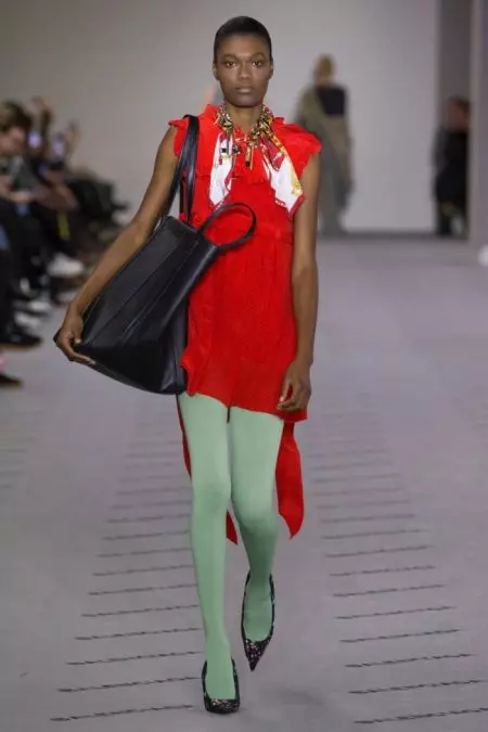 „Balenciaga“ 2017 m. rudenį pristato lengvą prabangą