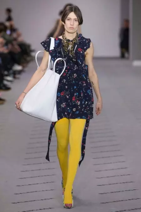 Balenciaga, Sonbahar 2017 için Zahmetsiz Lüks Sunuyor