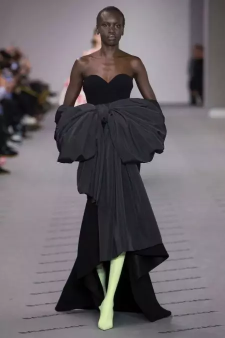 Balenciaga Fall 2017 لاءِ بي عيب Luxe پهچائي ٿو