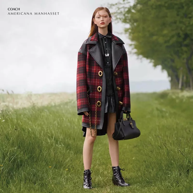 Sara Grace Wallerstedt modella Coach per la campagna autunno 2019 di Americana Manhasset