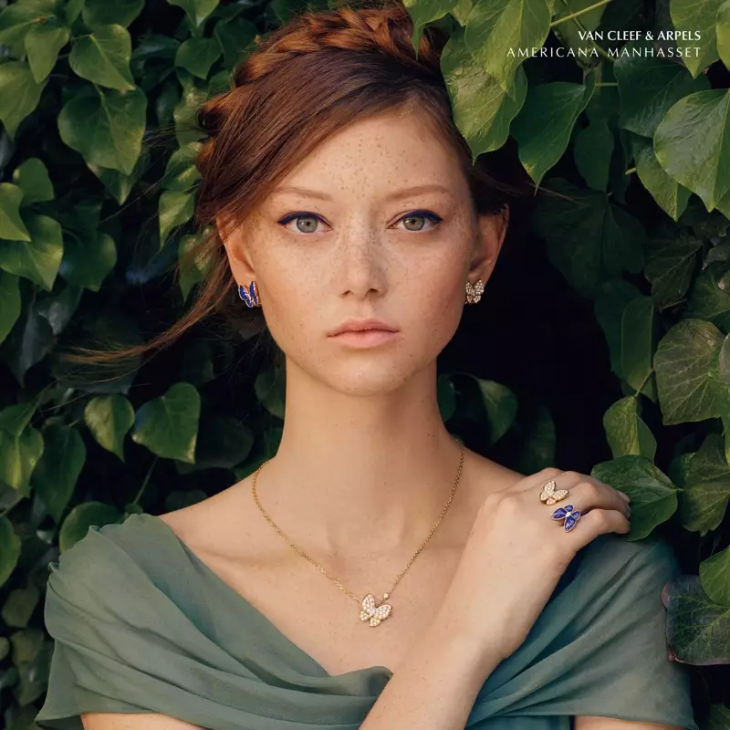 Sara Grace Wallerstedt modelleer Van Cleef & Arpels-juweliersware vir Americana Manhasset herfs 2019-veldtog