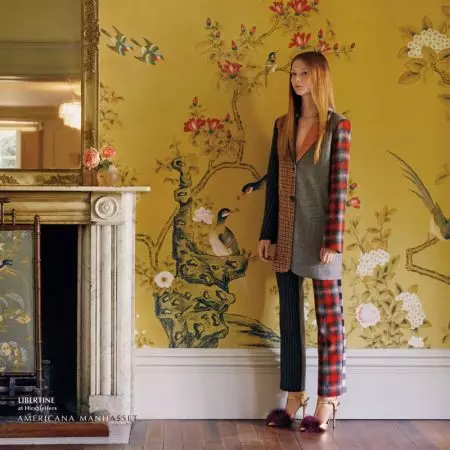 Sara Grace Wallerstedt poseer in Engeland vir Americana Manhasset Fall '19