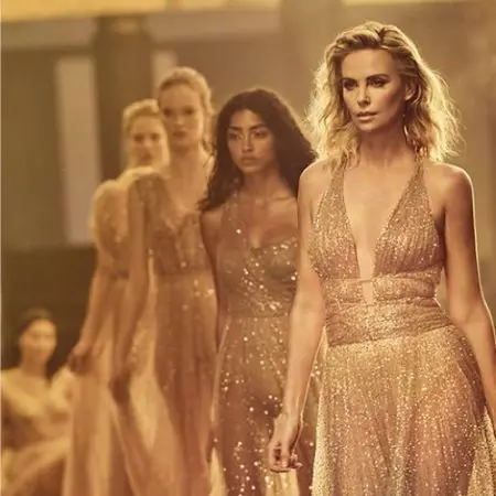 A színfalak mögött: Charlize Theron a Dior J'adore Absolu új illatsorozatának forgatásán