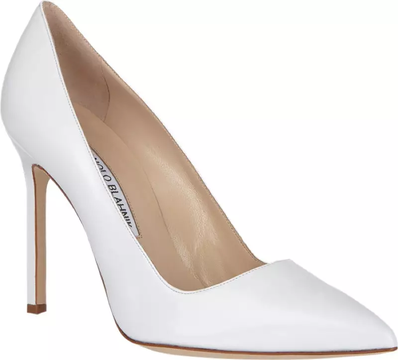 အဖြူရောင်ရှိ Manolo Blahnik BB Pumps