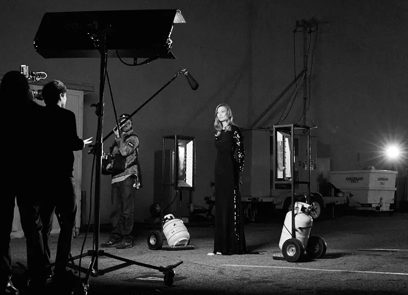 Karlie Kloss en el set de rodaje de la campaña Good Girl de Carolina Herrera