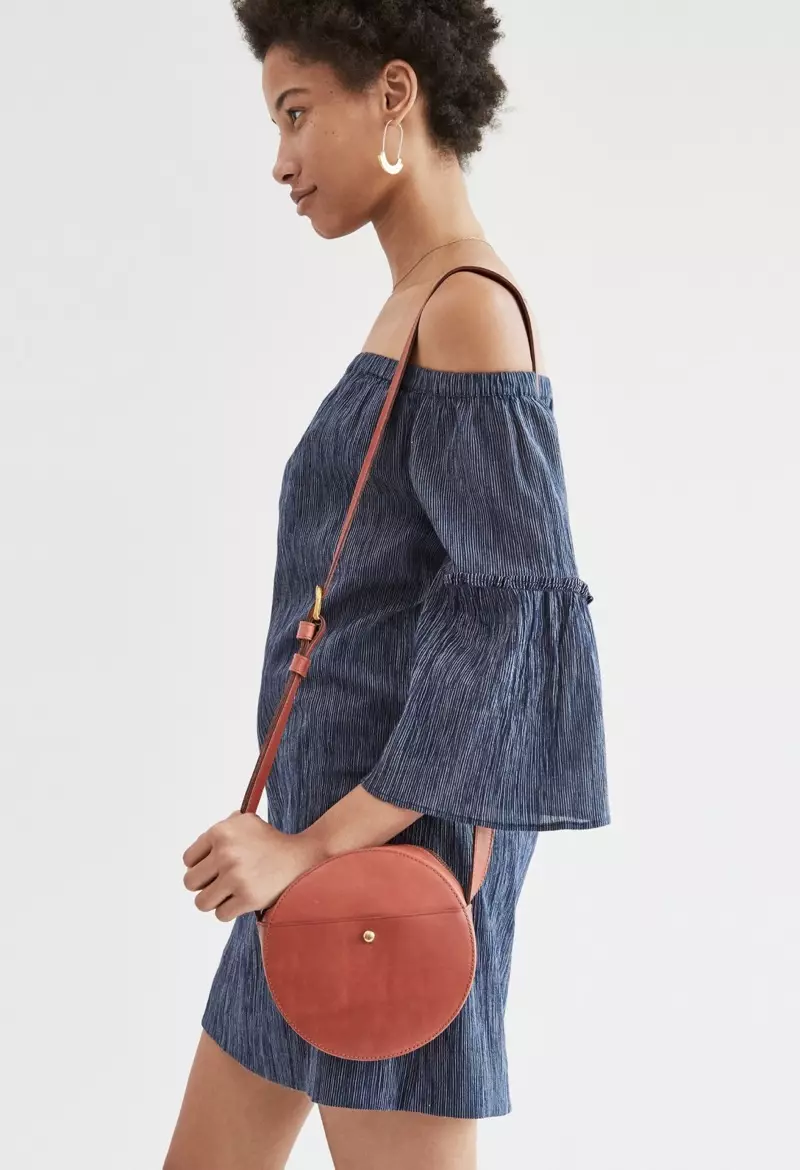 Madewell Off-the-Shoulder Bell-Sleeve Dress, Marfa Circle Crossbody Bag ndi mphete za Spellbind Hoop