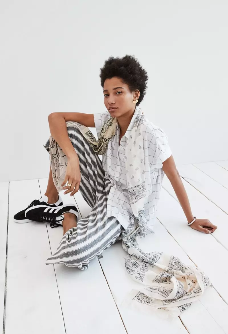 Madewell Patchwork Bandana Scarf, Aarin Ṣọti ni Windowpane Plaid, Huston Pull-Lori Awọn sokoto Irugbin ni Stripe ati adidas Unisex Gazelle Lace-Up Sneakers ni Dudu