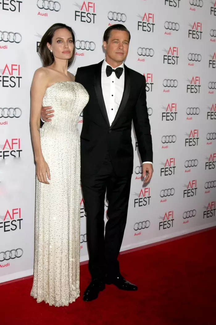 Angelina Jolie et Brad Pitt à la première de l'AFI FEST au bord de la mer.