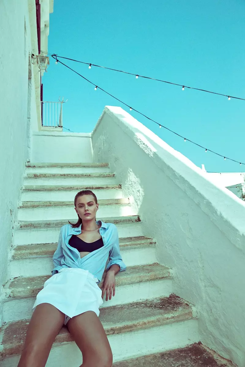 Frida Gustavsson modela un estilo casual de verán para ELLE Sweden