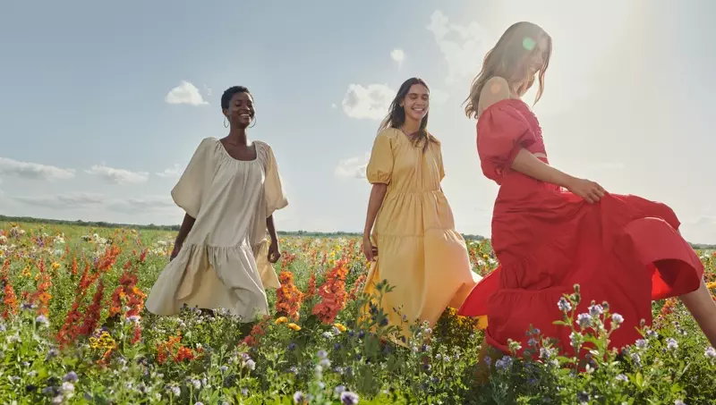 Oumie Jammeh, Kaya Wilkins sareng Andreea Diaconu ngabéntangan dina kampanye Mango Life in Bloom summer 2020.