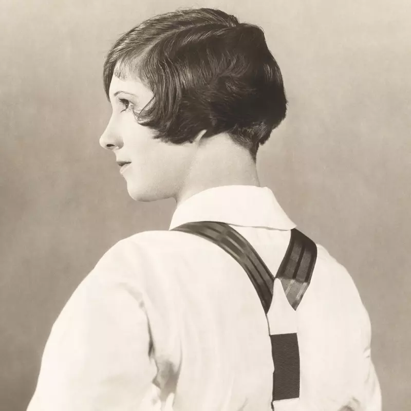 Dla osób z krótkimi włosami cięcie Eton było popularne w latach dwudziestych.