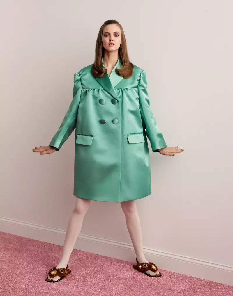 Lindsey Wixson Poses yn Retro Fashions foar ELLE Ruslân