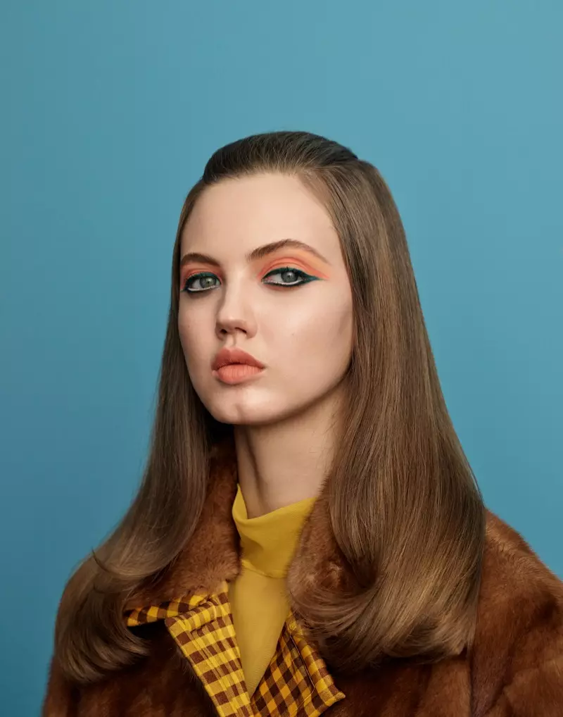 Lindsey Wixson pózuje v retro módě pro ELLE Russia