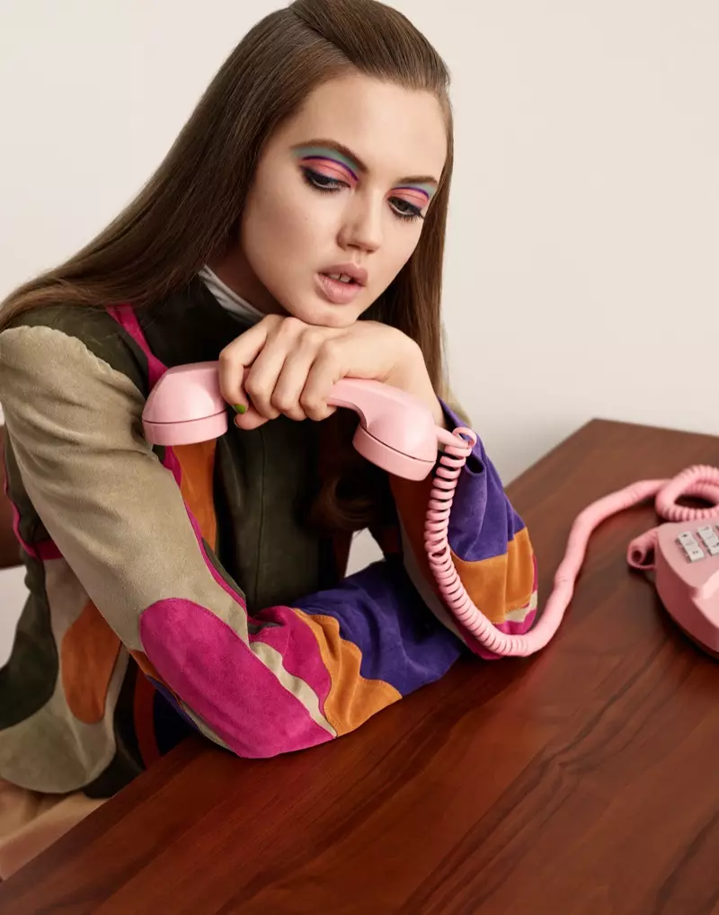 Lindsey Wixson pose dans des tenues rétro pour ELLE Russie