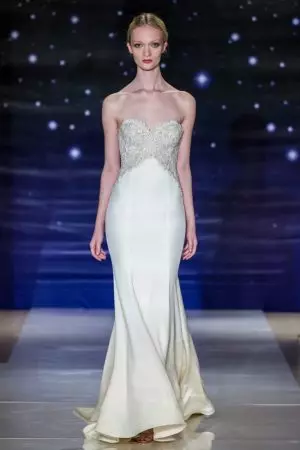 Reem Acra ئەتىيازلىق كېلىنچەك ئۈچۈن كەشتىلەنگەن