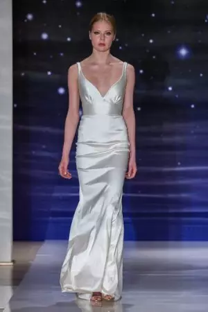 Reem Acra ทำเย็บปักถักร้อยสำหรับเจ้าสาวในฤดูใบไม้ผลิ