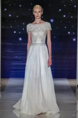 Reem Acra ทำเย็บปักถักร้อยสำหรับเจ้าสาวในฤดูใบไม้ผลิ