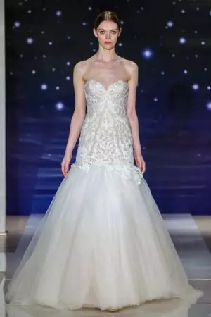 Reem Acra 為春季新娘做魔法刺繡