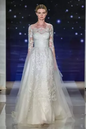 Reem Acra faz bordado encantado para noivas de primavera