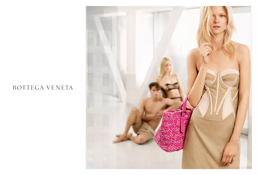 I-Kasia Struss ye-Bottega Veneta Resort 2012 Campaign ka-Mona Kuhn