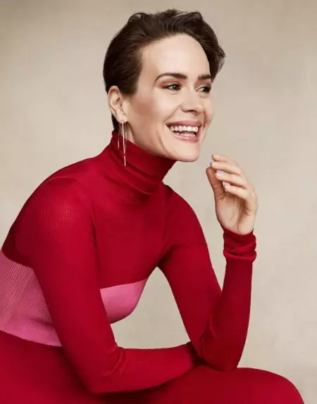 Sarah Paulson tar på seg All-Red Fashions for The Edit