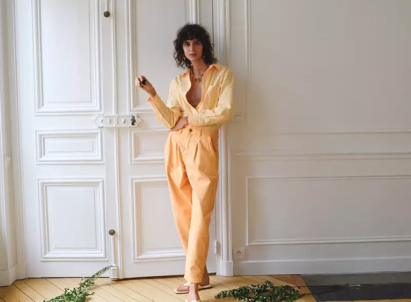 A Mica Arganaraz a Zara nyüzsgő nyári megjelenését modellezi