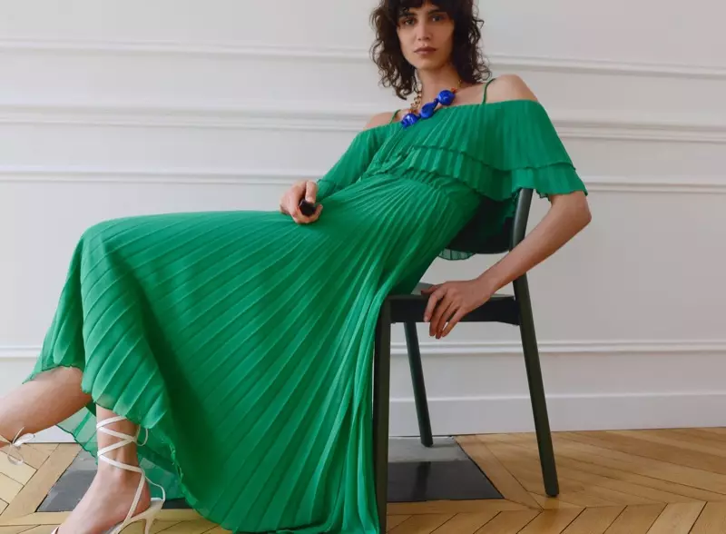 Mica Arganaraz modellerer Zaras livlige sommerlooks