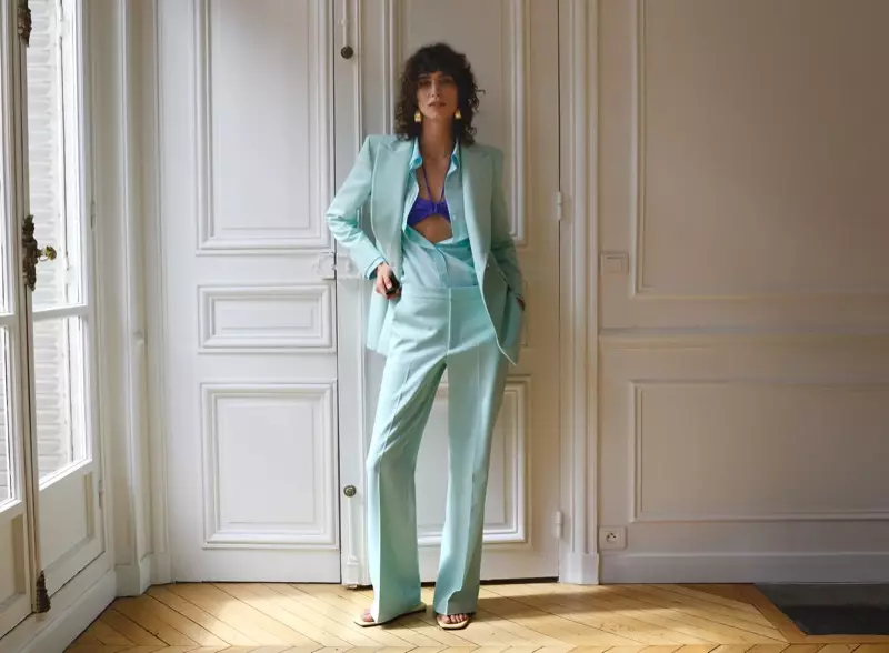 Mica Arganaraz modela los vibrantes looks veraniegos de Zara
