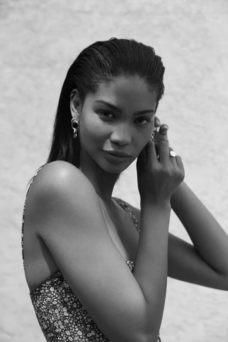 Chanel Iman ji bo ELLE Croatia di Styles Sunny Poses