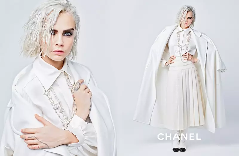 Cara Delevingne แต่งตัวในแคมเปญ Fall-Winter 2017 ของ Chanel