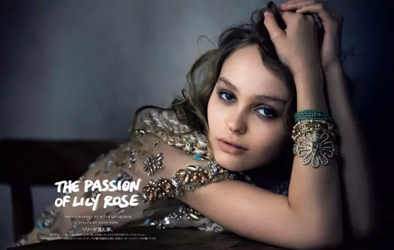 Lîstikvan Lily-Rose Depp di berhevoka 2018-an a resort a Chanel de cih digire