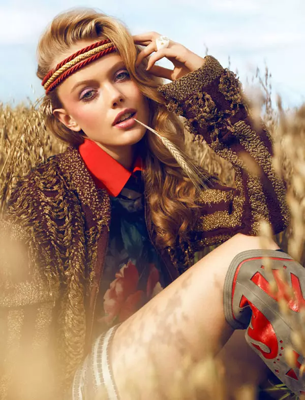 2010 年 11 月，Magnus Magnusson 为 Elle Sweden 拍摄的 Frida Gustavsson