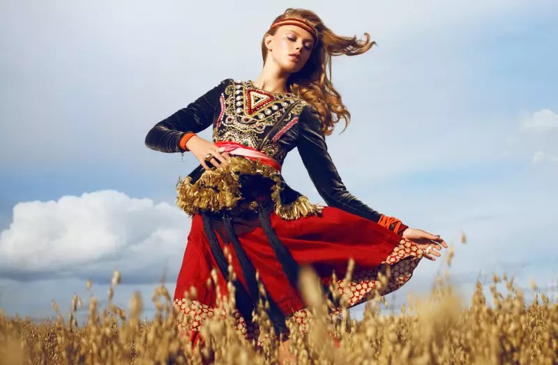 Frida Gustavsson minn Magnus Magnusson għal Elle Sweden Novembru 2010