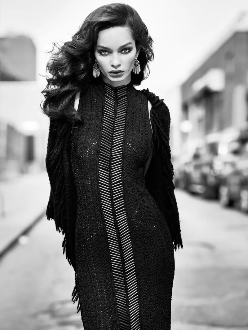 Luma Grothe Stars muri L'Officiel Igipfukisho c'Inkuru ya Paul de Luna