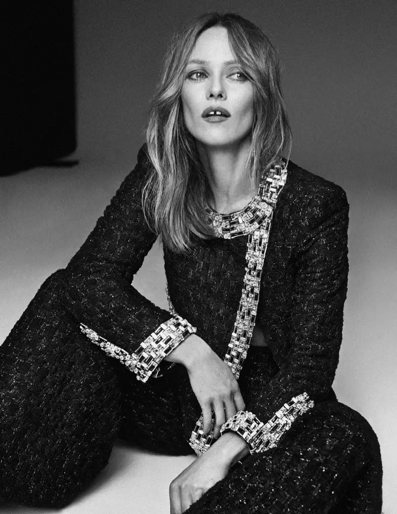 Vanessa Paradis gefotografeerd door Xavi Gordo voor Harper's Bazaar Spanje.