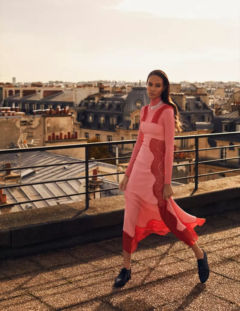 O Joan Smalls o lo'o Poses i Paolo Vibrant mo le Harper's Bazaar Sepania