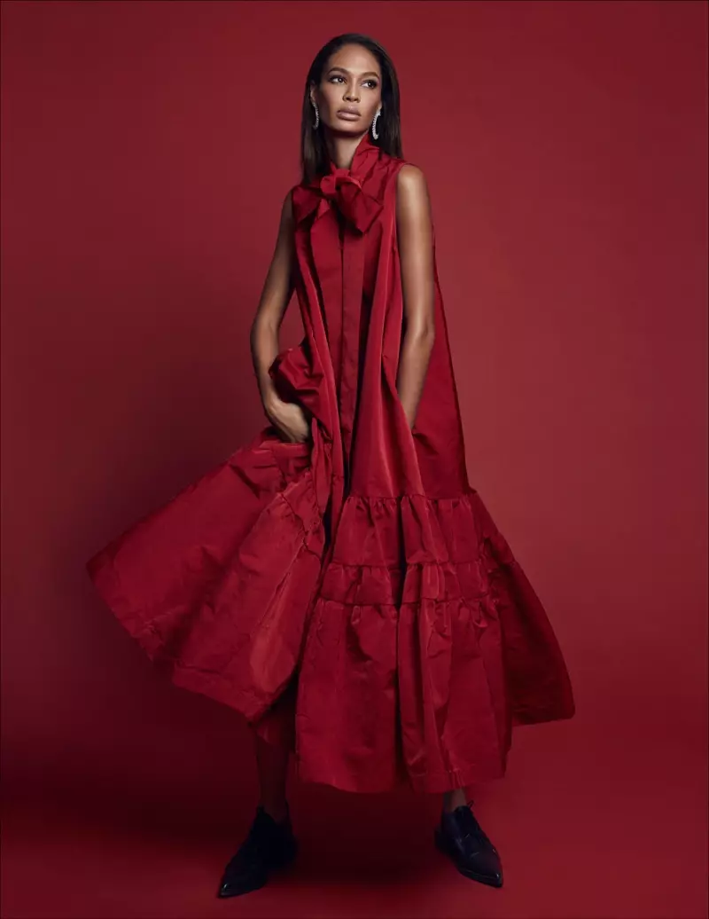 Joan Smalls pozuoja ryškiais atspalviais Harper's Bazaar Ispanijoje