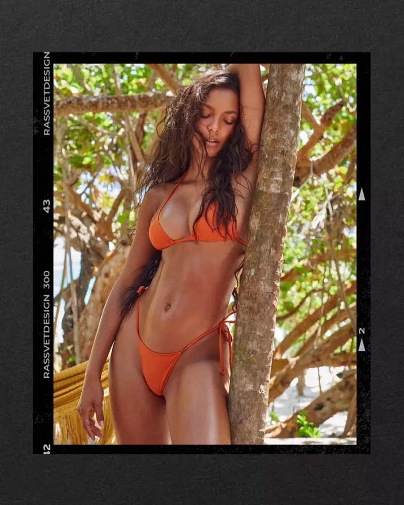 Lais Ribeiro draagt Tropic of C Praia boven- en onderkant in gebrand oranje.