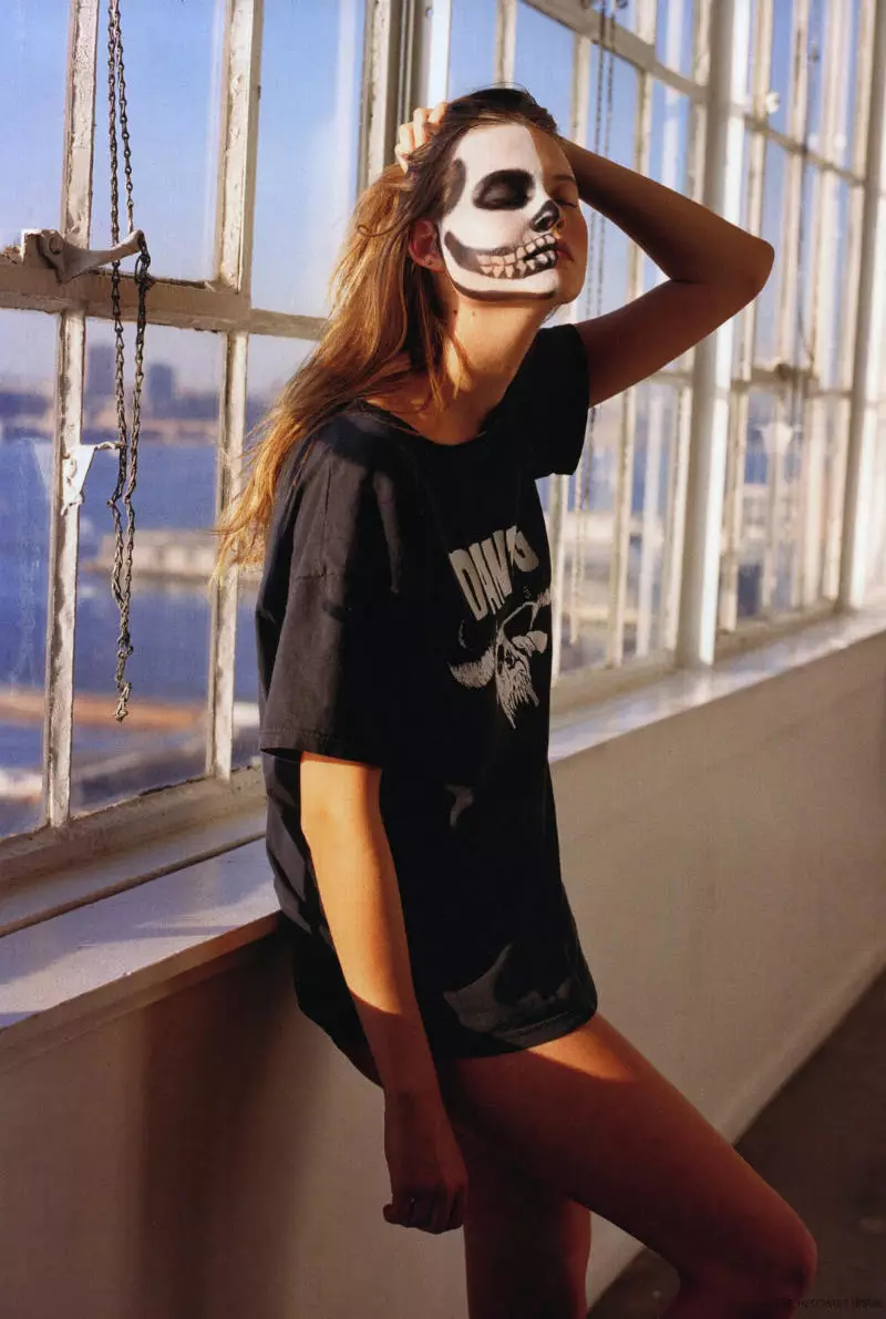 Behati Prinsloo door Matt Jones voor i-D zomer 2011