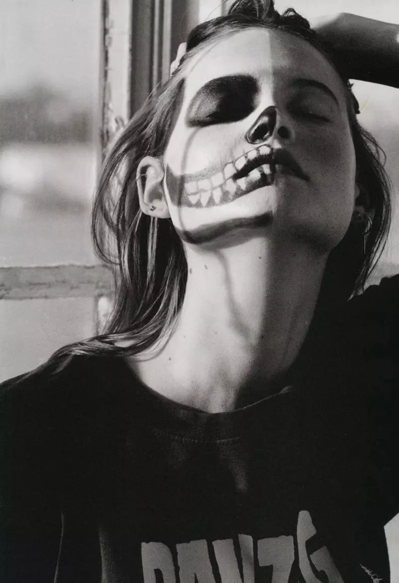 Behati Prinsloo na Matt Jones kuri i-D Impeshyi 2011