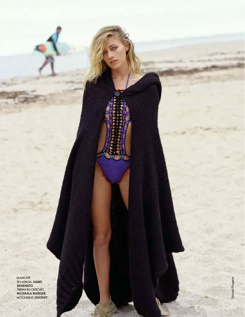 Zippora Seven tar till stranden i höststickade plagg för Elle France september 2012