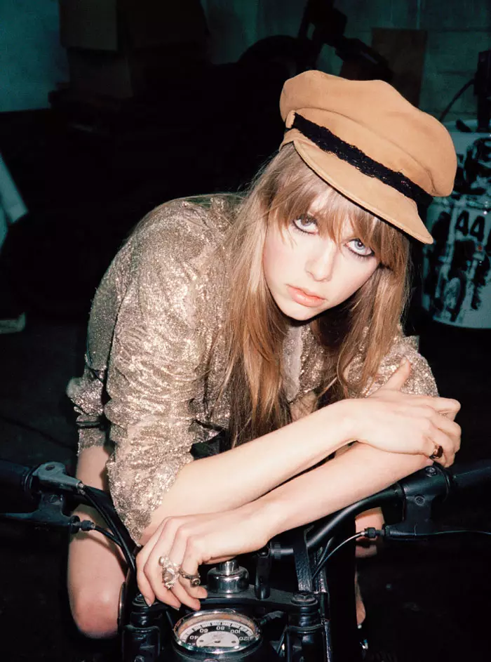 Edie Campbell ni Ami Sioux para sa Rika Magazine S/S 2012