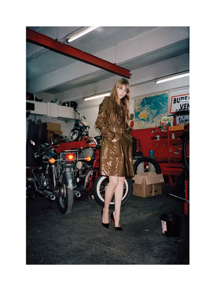 Edie Campbell ໂດຍ Ami Sioux ສໍາລັບ Rika Magazine S/S 2012