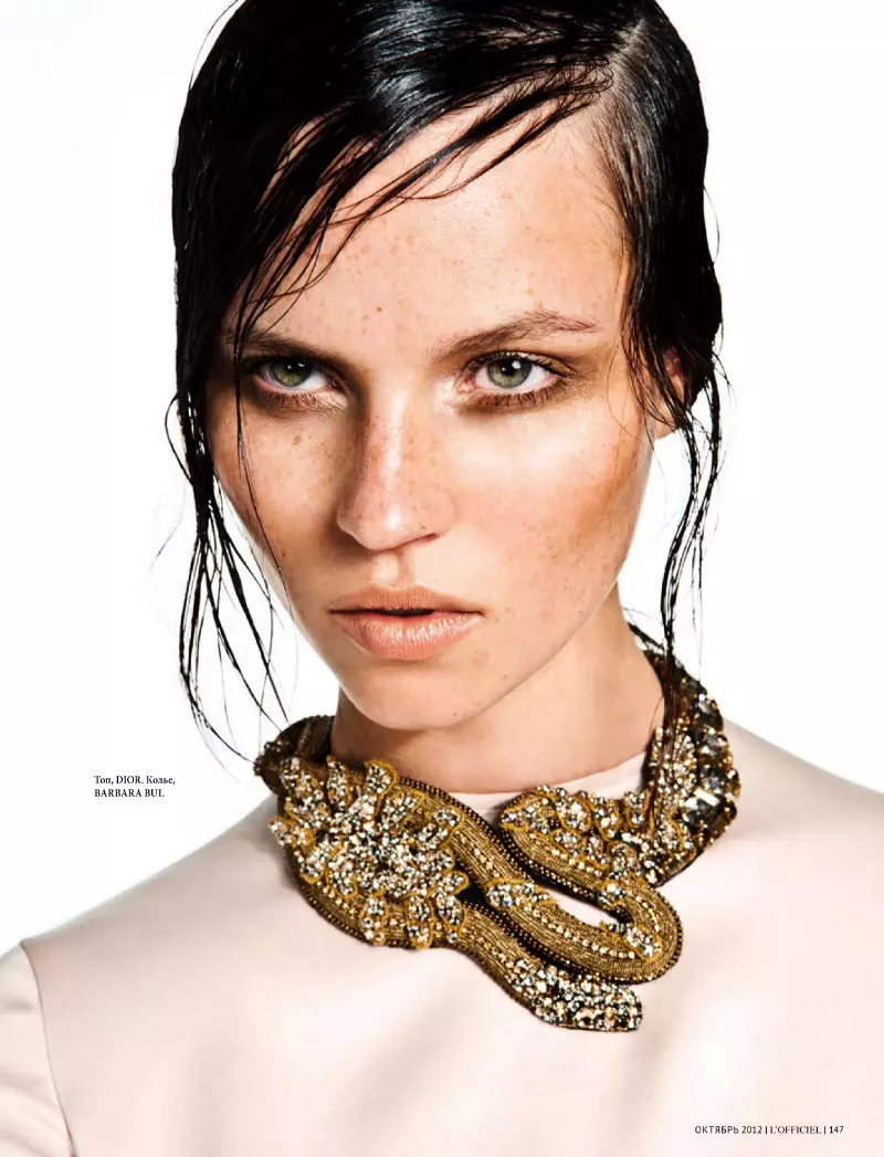 Egle Tvirbutaite Memainkan Urban Amazon untuk L'Officiel Ukraina Oktober 2012 oleh Sy Delorme