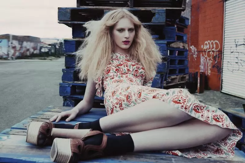 Julia Nobis de Dusan Reljin para Wonderland Noviembre / Diciembre 2010