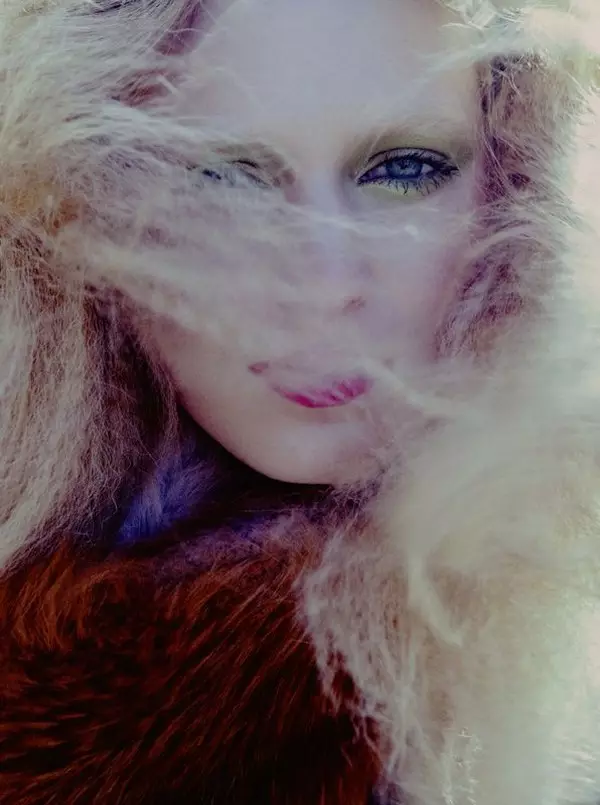 Julia Nobis de Dusan Reljin para Wonderland novembro/decembro de 2010