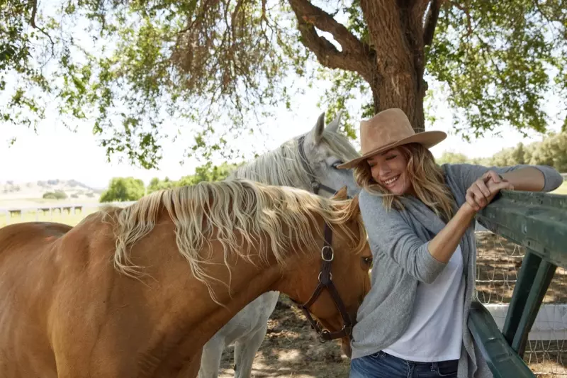 Tatjana Patitz est une beauté naturelle pour Westlake Malibu Magazine